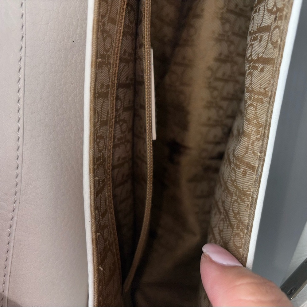 CHRISTIAN DIOR
White Leather Street Chic Columbus Avenue Multipocket Bag - Picture 13 of 16